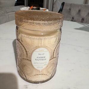 Leoben Co No17 Amber Saffron Scented Candle
